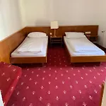 Erlenbacher Hof 3*