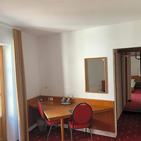 Erlenbacher Hof 3*