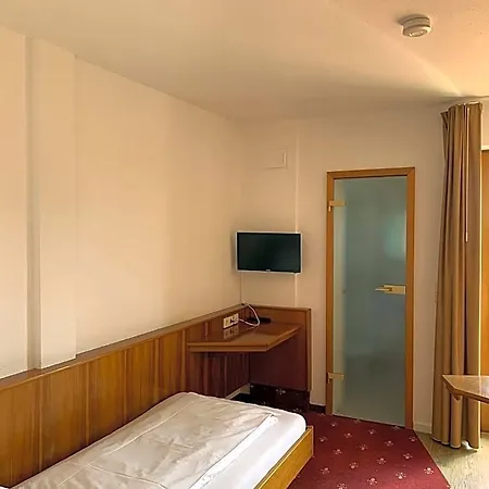 Hotell Erlenbacher Hof 3*