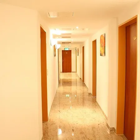 Hotel Erlenbacher Hof 3*