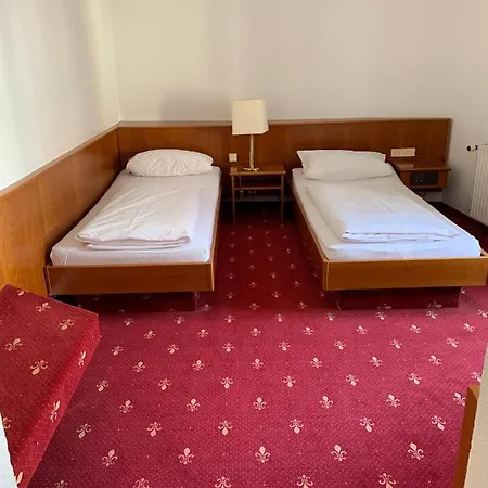 Erlenbacher Hof 3*